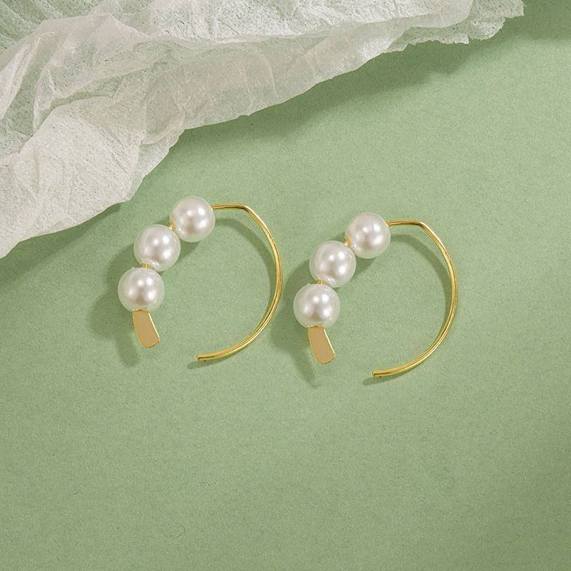 Three Pearls On A Baby V Earrings