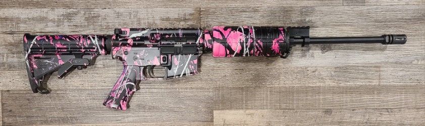 *USED* WINDHAM WEAPONRY WW-15 16" 5.56 AR15 RIFLE, MUDDY GIRL CAMO, COMES W/ 1 MAG, HARD CASE