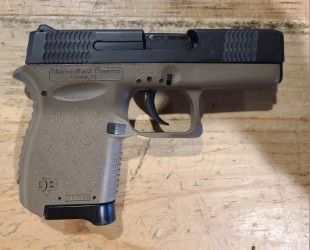 *USED* DIAMONDBACK DB9 3" 9MM PISTOL, FDE/BLK W/ 2 MAGS, ORIGINAL CASE