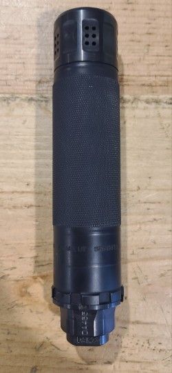 *USED* DEAD AIR SIERRA 5 5.56 SUPPRESSOR, BLK, W/ XENO MOUNT/ 1/2X28 COMP. EBRAKE, ORIGINAL BOX