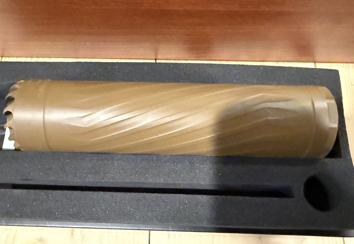 *USED* ANECHOIC ANECHOX 30 COMPACT .30CAL SUPPRESSOR, FDE, HUB COMPATABLE, COMES W/ UNKNOWN MOUNT, ORIGINAL BOX