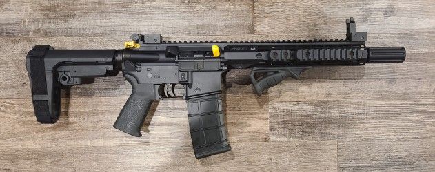 *USED* AERO X15 10.5" 5.56 PISTOL, BLK, COMES W/ 1MAG, FAB DEFENSE AFG,  SOLOFISH LSR/LGHT CMBO