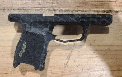 VA CUSTOMS P365 GREEN AND BLACK HEX PATTERN LASER/CERA GRIP MODULE, NMS