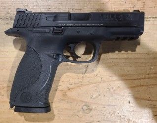 *USED* SMITH &amp; WESSON M&amp;P 40 4.25" .40CAL SEMI-AUTO PISTOL, BLK, COMES W/ 2 MAGS ORIGINAL CASE/ACCYS