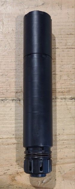 *USED* DEAD AIR WOLFMAN 9MM SUPPRESSOR, BLK, COMES W/ 1/2X28 KEMO MOUNT, ORIGINAL BOX/ ACCYS