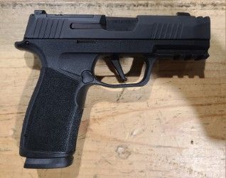 *USED* SIG SAUER P365 XMACRO 3" 9MM SEMI-AUTO PISTOL, BLK, COMES W/ 2 MAGS ORIGINAL CASE