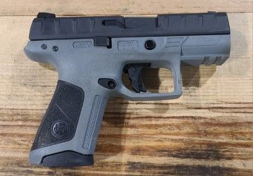 *USED* BERETTA APX COMPACT 9MM PISTOL, BLK/GRY, COMES W/ 4 MAGS, HOLSTER, ORIGINAL CASE/ACCYS