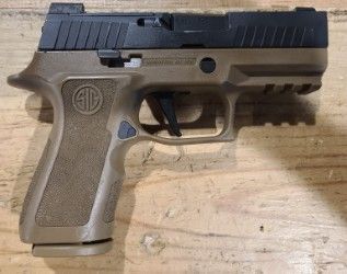 *USED* SIG SAUER P320 3.5" 9MM PISTOL, BLK/FDE, COMES W/ 2 MAGS, ORIGINAL CASE