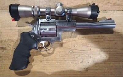 *CONS* RUGER SUPER REDHAWK 7.5" 6 SHOT 44MAG REVOLVER, BLK/STNLS, COMES W/ SCOPE, CASE