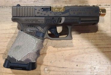 *CONS* GLOCK 19 GEN 3 TRUMP EDITION 4" 15+1 SEMI-AUTO PISTOL, FDE, COMES W/ THREADED BARREL, BROWNELLS SLIDE, GLOCK BARREL, 3 MAGS, ORIGINAL CASE