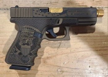 *CONS* GLOCK 19 GEN 3 TRUMP EDITION 4.5" 15+1 SEMI-AUTO 9MM PISTOL, FDE, COMES W/ 2 MAGS, THREADED BARREL, ORIGINAL CASE