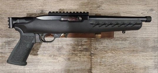 *USED* RUGER 22 CHARGER 8" 15+1 SEMI-AUTO .22LR PISTOL, BLK, COMES W/ BIPOD, 1 MAG, ORIGINAL BOX/ACCYS