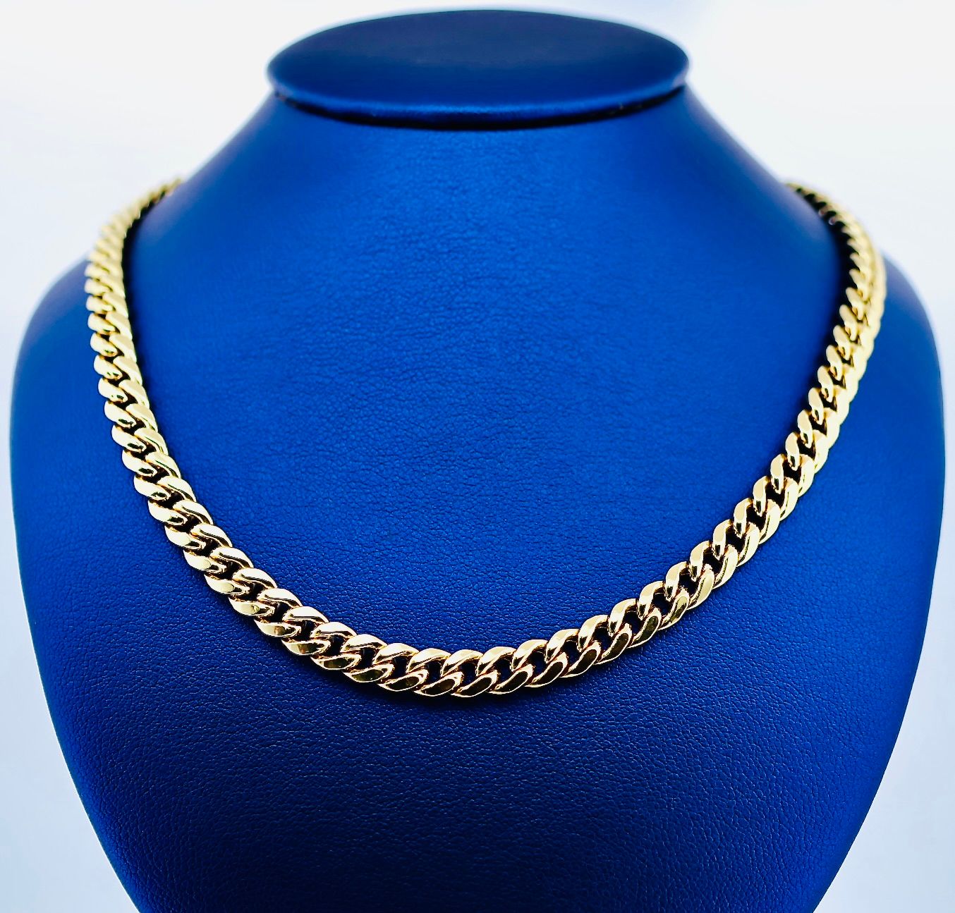 Cadena Cubana 14k
Dimensiones 24" x 5.6mm
Peso 24.3g
CU10002769