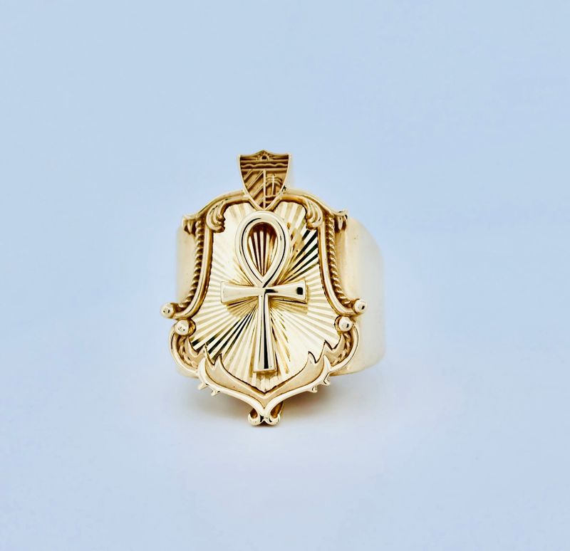 Anillo de Hombre 10k
Size 10
Peso 10.1g
AL100010575