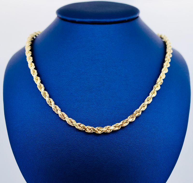 Cadena Torsal 10k 
Dimensiones 24" x 4mm
Peso 33.1g
SO100012649