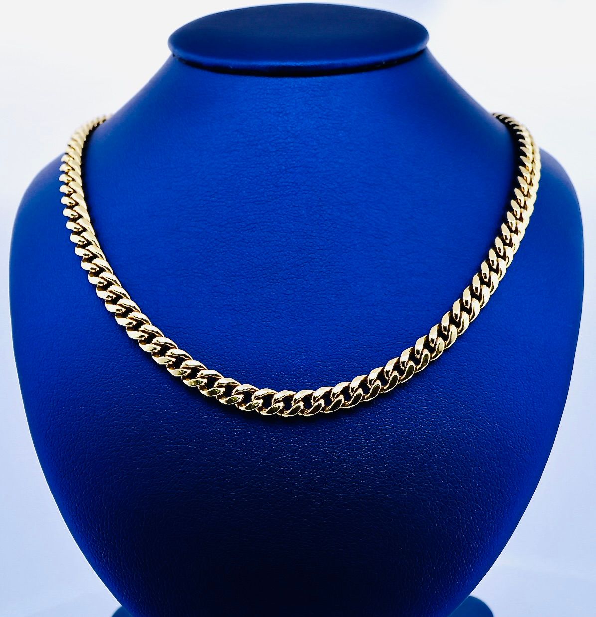 Cadena Cubana 14k 
Dimensiones 22" x 5.5mm
Peso 18.3g
CA1014336