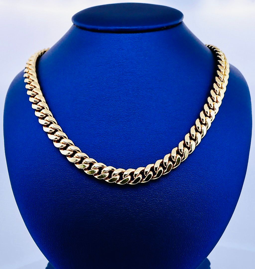 Cadena Cubana 14k 
Dimensiones 24" x 7.6mm
Peso 39.2g
CA10008891