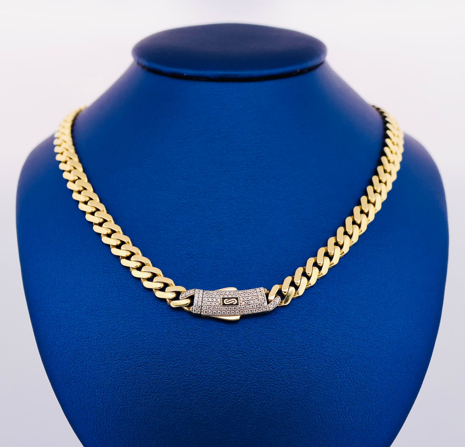 Cadena Monaco 10k
Dimensiones 18' x 6.5mm
Peso 15.5g
MO100012545