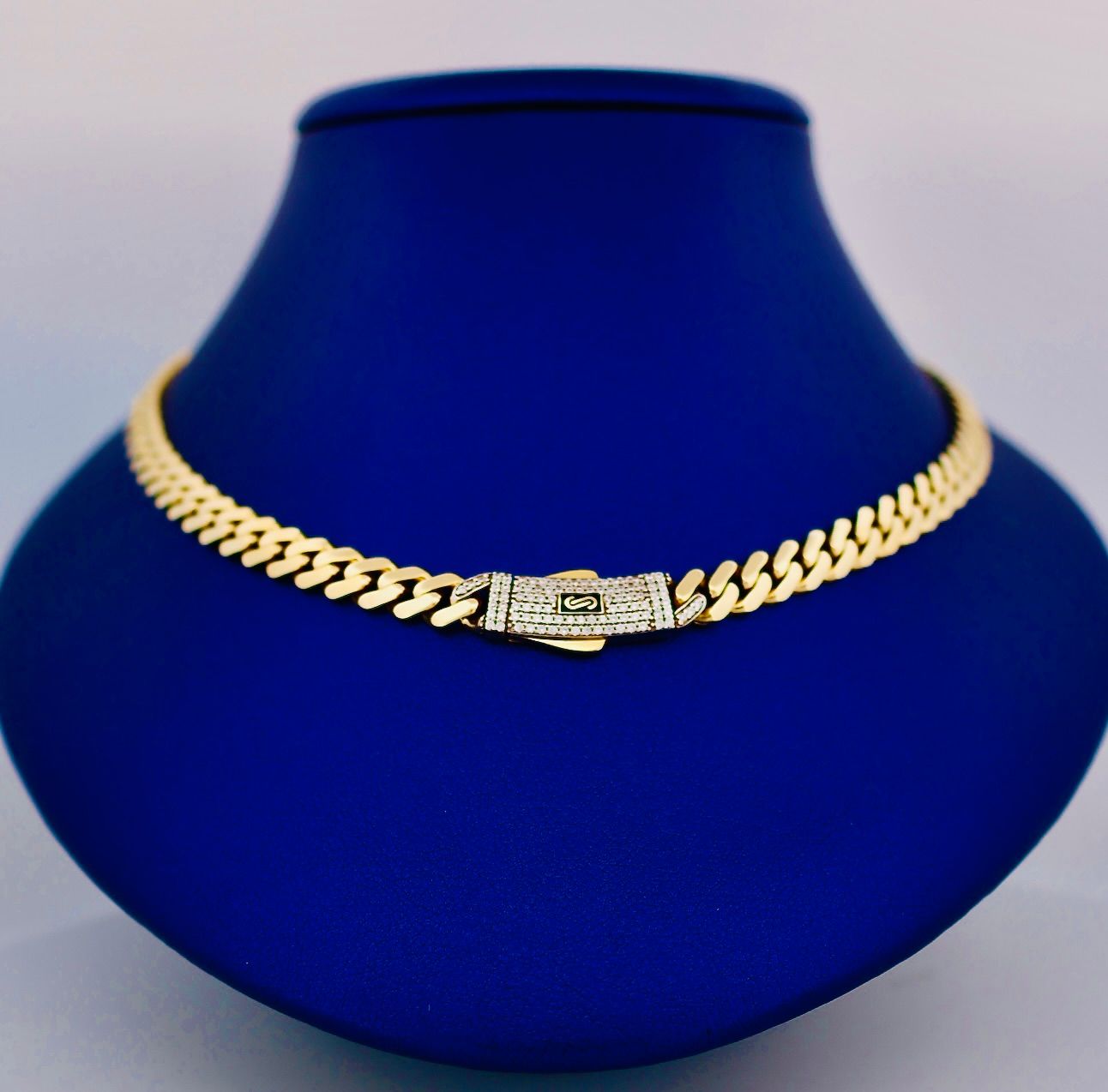Cadena Monaco 14k 
Dimensiones 26" x 7 mm
Peso 24.1g
MO100011755
