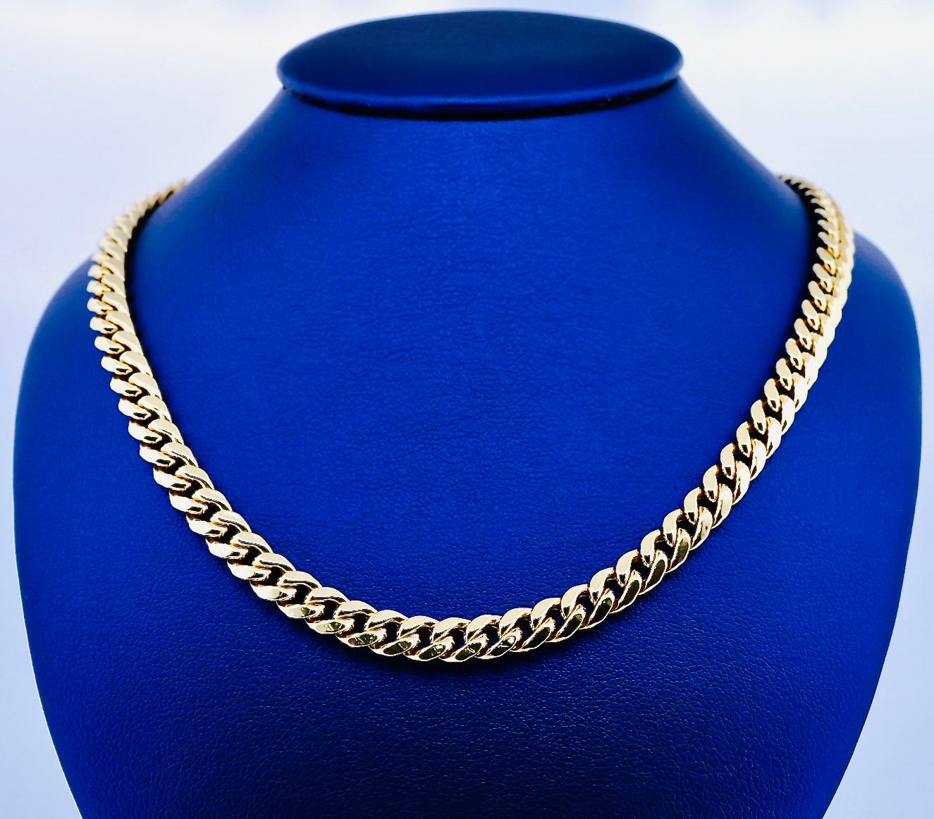 Cadena Cubana 14k 
Dimensiones 20" x 6mm
Peso 21.5g
CA100011475