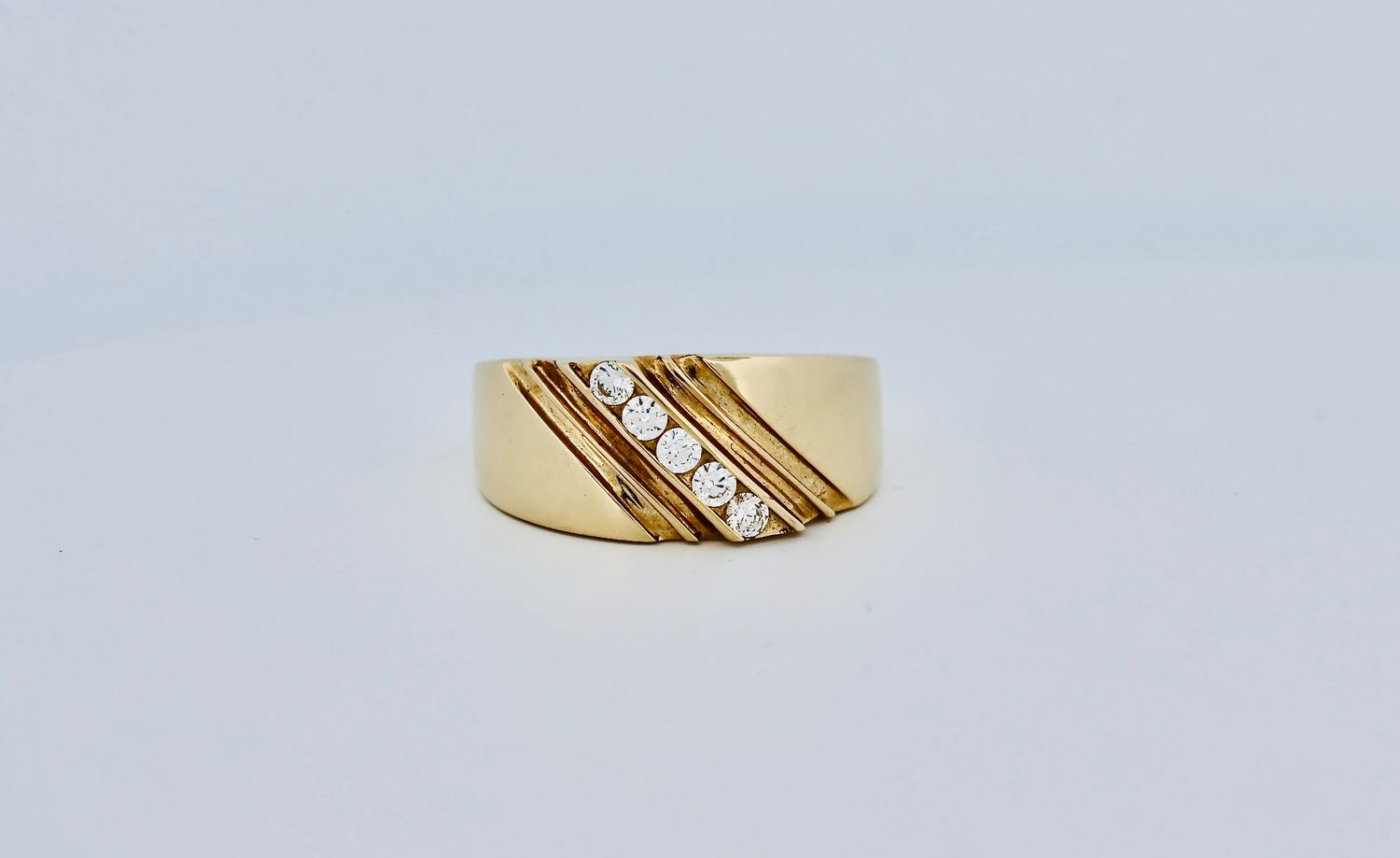 Anillo de Hombre 10k
Size 11
Peso 8.05g
HO10006395