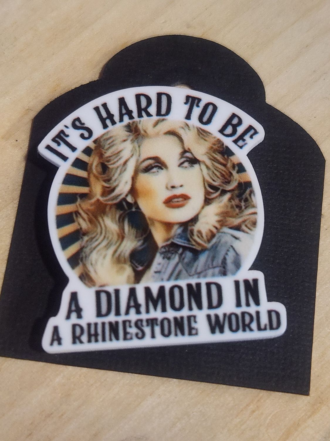 Momo&#39;s pins, design: Dolly