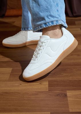 Mel White Sneakers