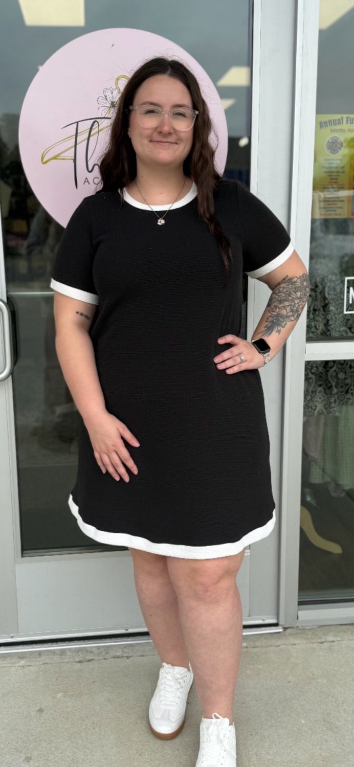 Round Neck S/S Cloudy Knit Dress - BLACK