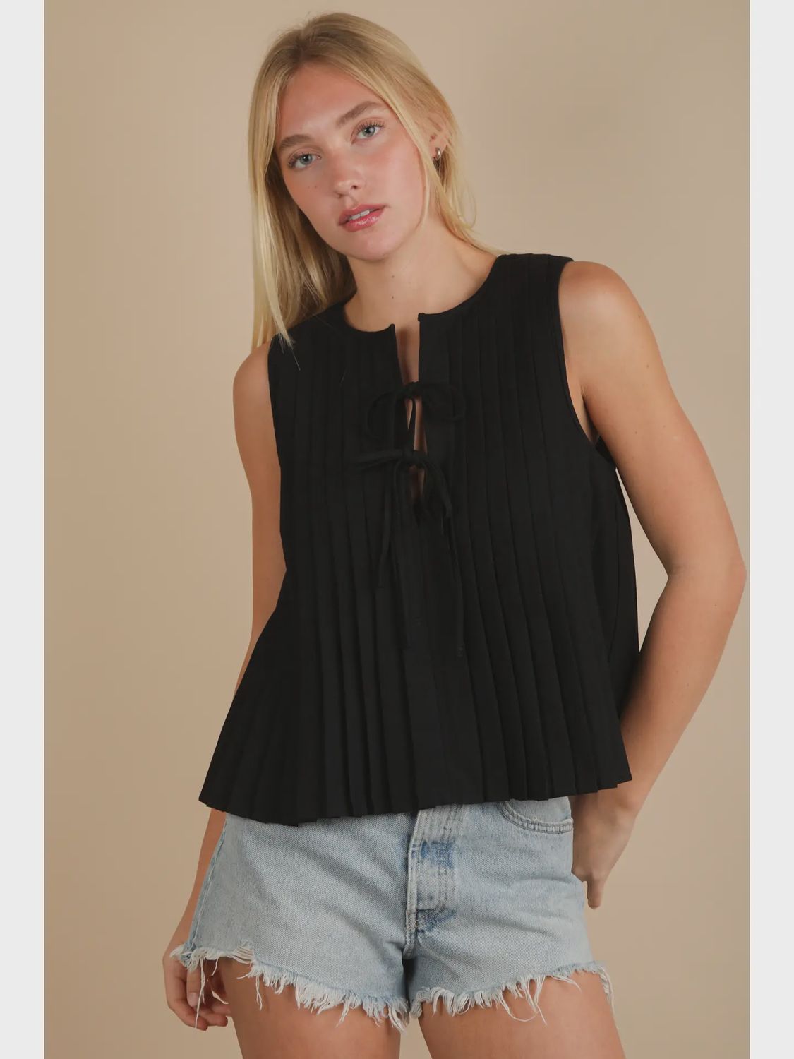 Pleated Woven Top -BLACK