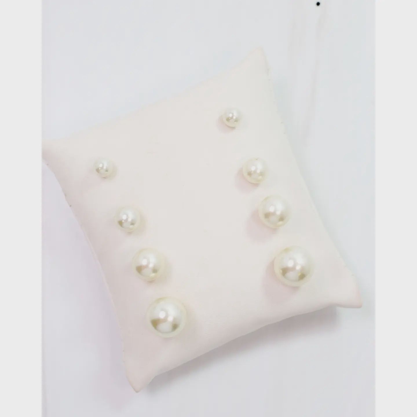 Britt Pearl Stud Set