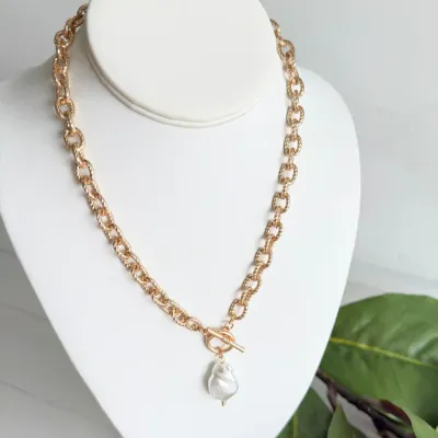 Oyster Bay Toggle Necklace