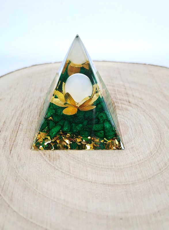 Orgonite Pyramide Jade et Opale