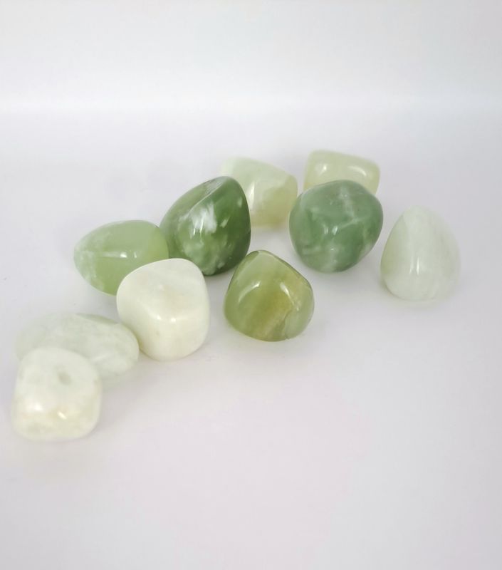 Pierre roulée Jade vert clair : Équilibre, modestie et courage, sagesse