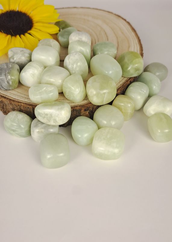Pierre roulée Jade vert clair "AB"- Équilibre, courage, chance