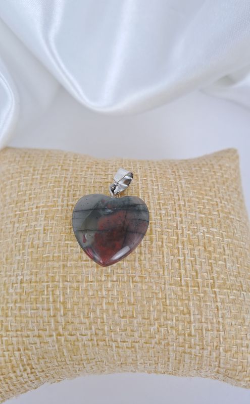Pendentif Jaspe Héliotrope "Forme cœur" - Vitalité et courage