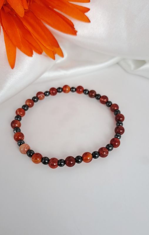 Bracelet Agate Rouge rayée et Hématite 6 et 4mm - "Force tranquille"