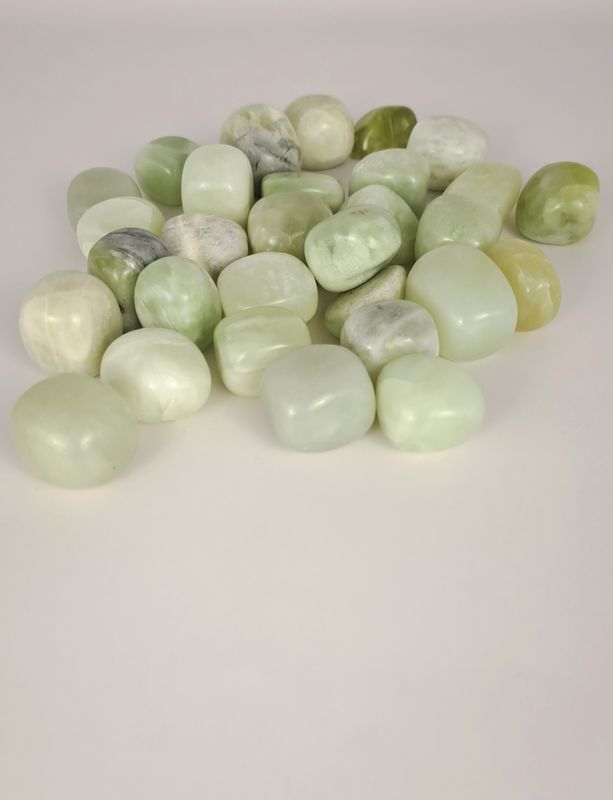 Pierre roulée Jade vert clair "AB"- Équilibre, courage, chance