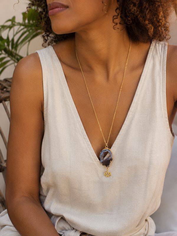 Long collier Tranche d’Agate Naturelle – Acier Inoxydable Doré