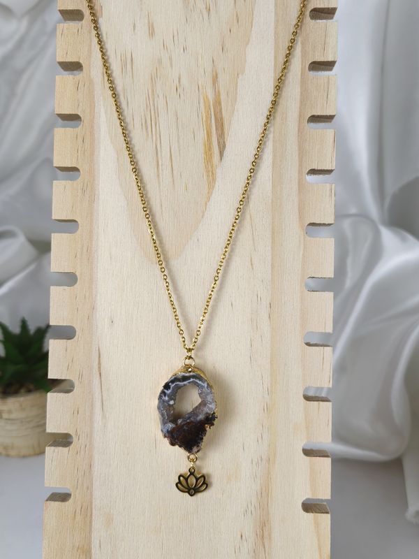 Long collier Tranche d’Agate Naturelle – Acier Inoxydable Doré