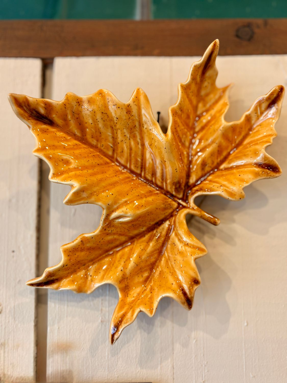 Feuille de sycomore jaune