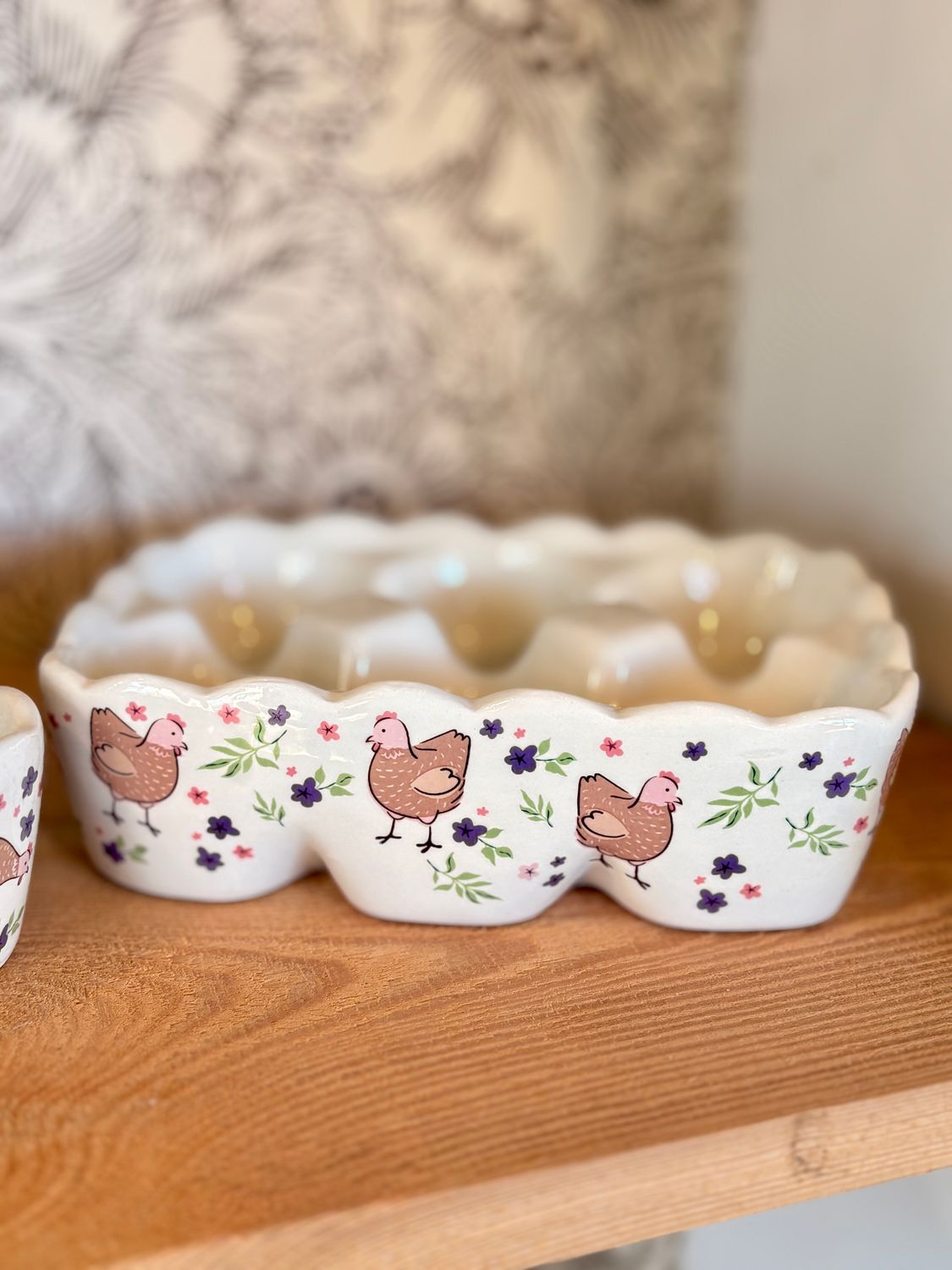 Rosalie – Le porte-œufs en céramique fleuri