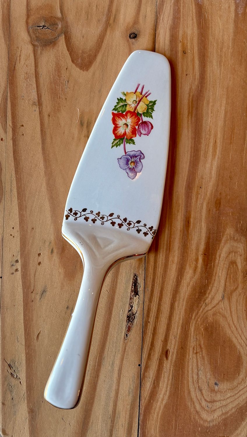 Pelle à tarte vintage en céramique – décor fleuri