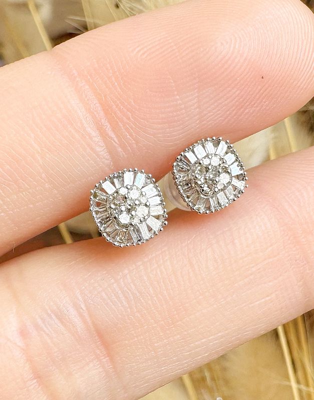 0.30 ct Square Round Baguette Stud