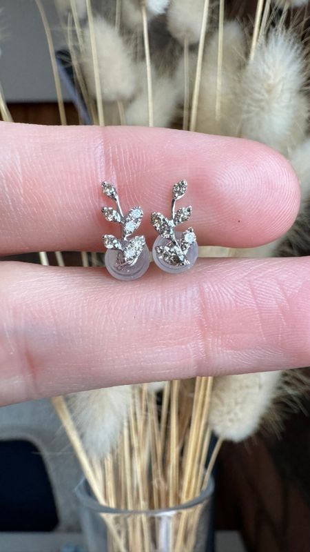 0.20ct Leaves Stud White Gold