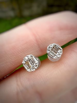 0.12 tcw Round illusion Stud