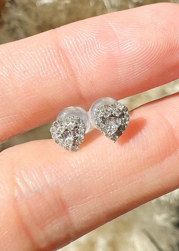 0.16 ct Selena Heart Chip Stud