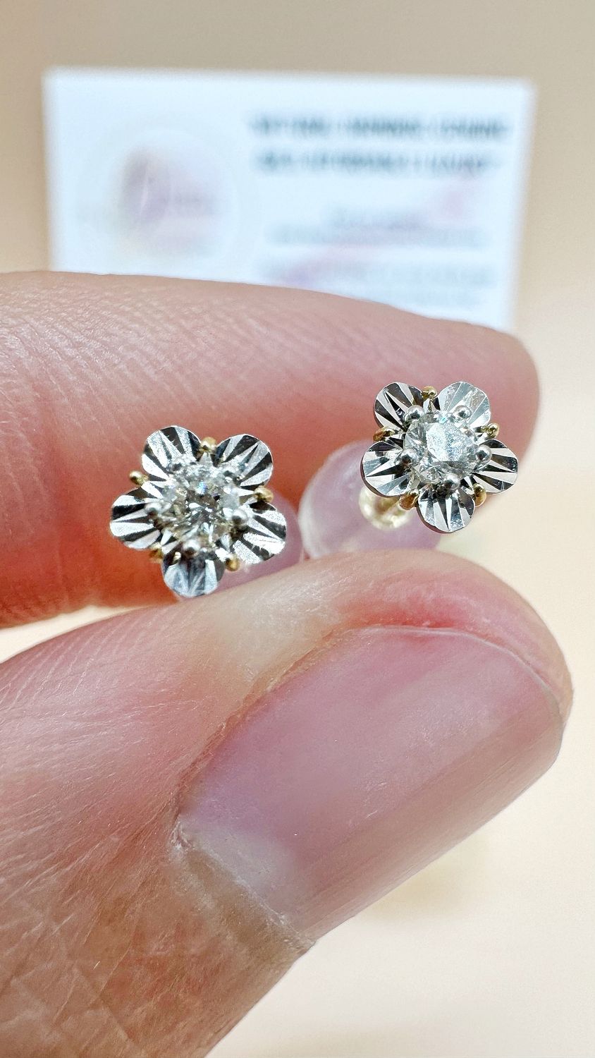 0.10 tcw Miracle Star Stud WG/YG