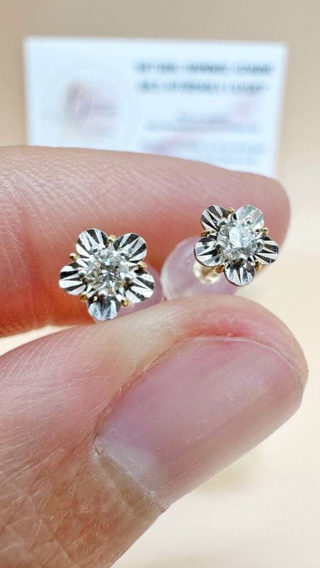 0.10 tcw Miracle Star Stud WG/YG