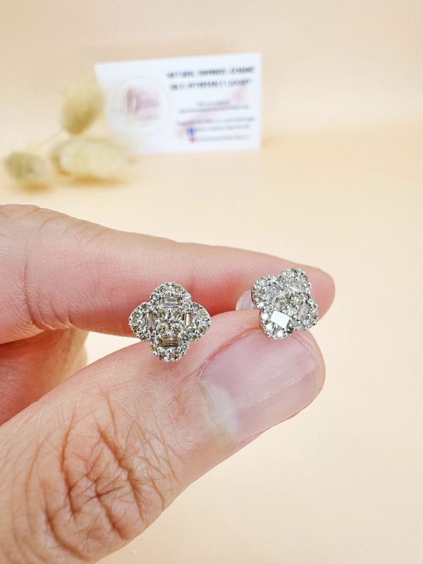 0.50 ct Clover Earrings WG