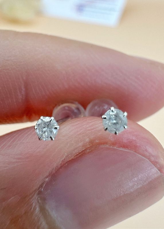 0.10 tcw Classic Mini Studs Plt